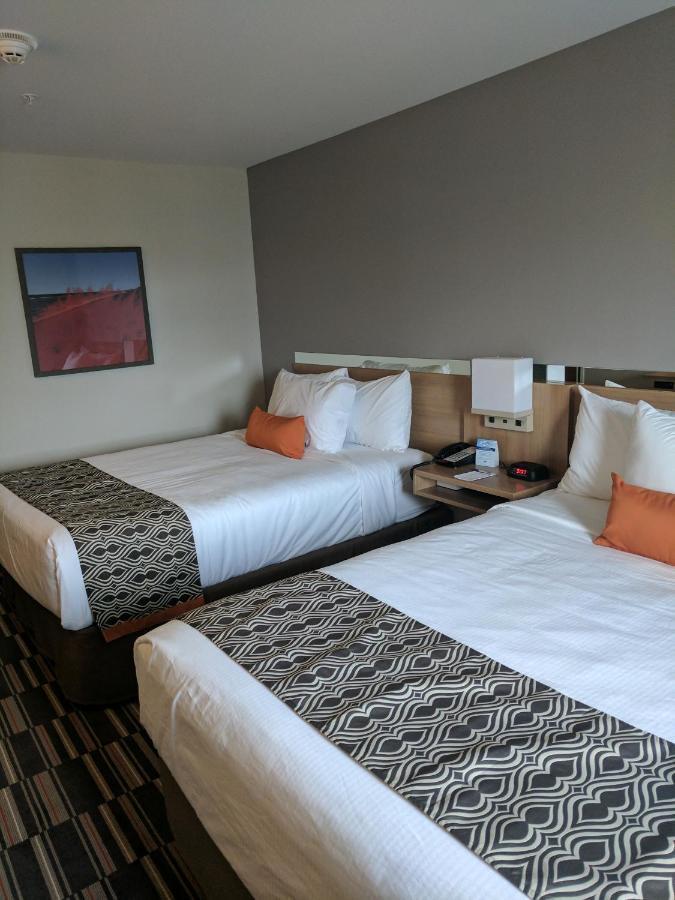 Microtel Inn & Suites By Wyndham Кларион Экстерьер фото