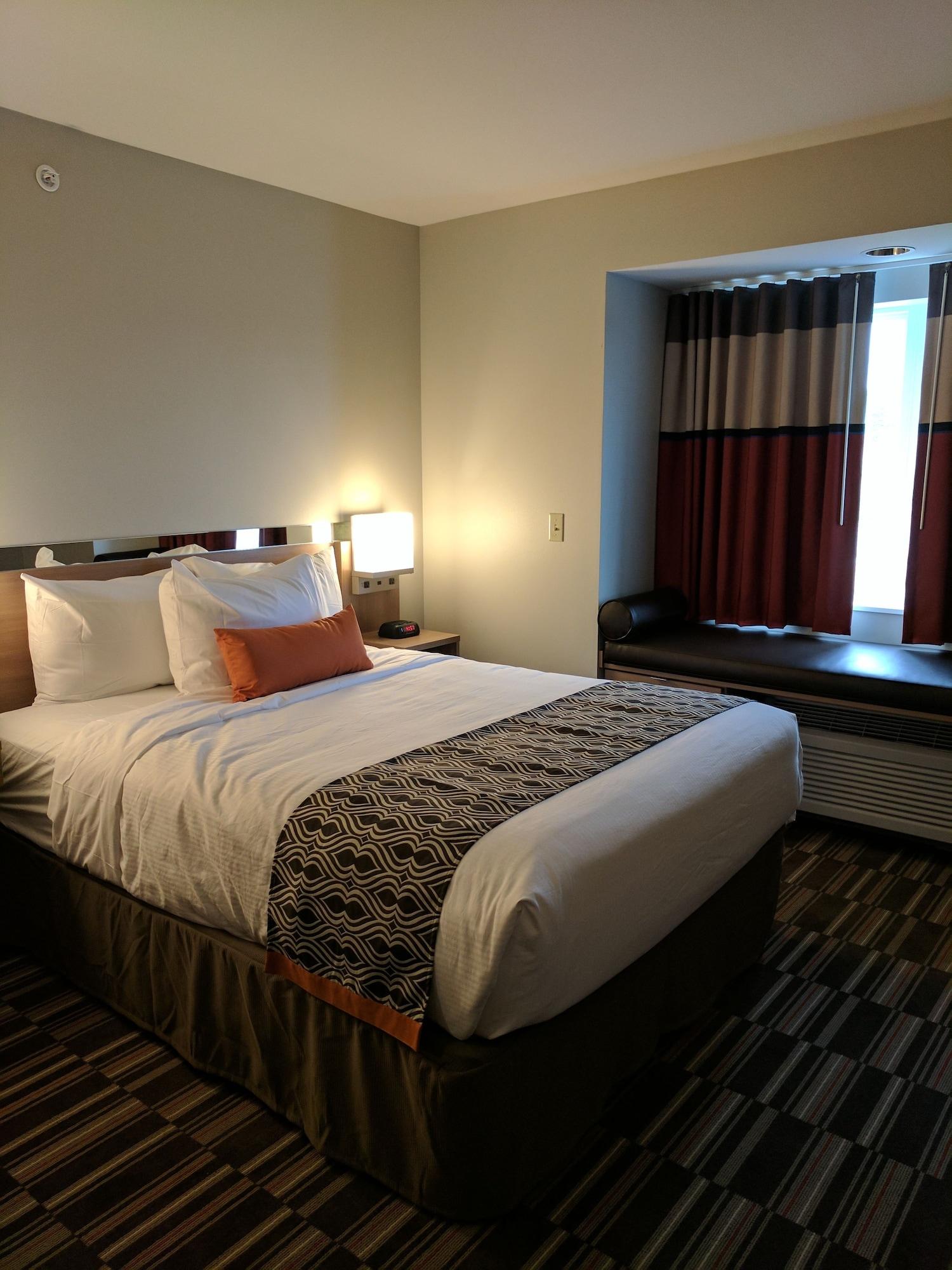 Microtel Inn & Suites By Wyndham Кларион Экстерьер фото