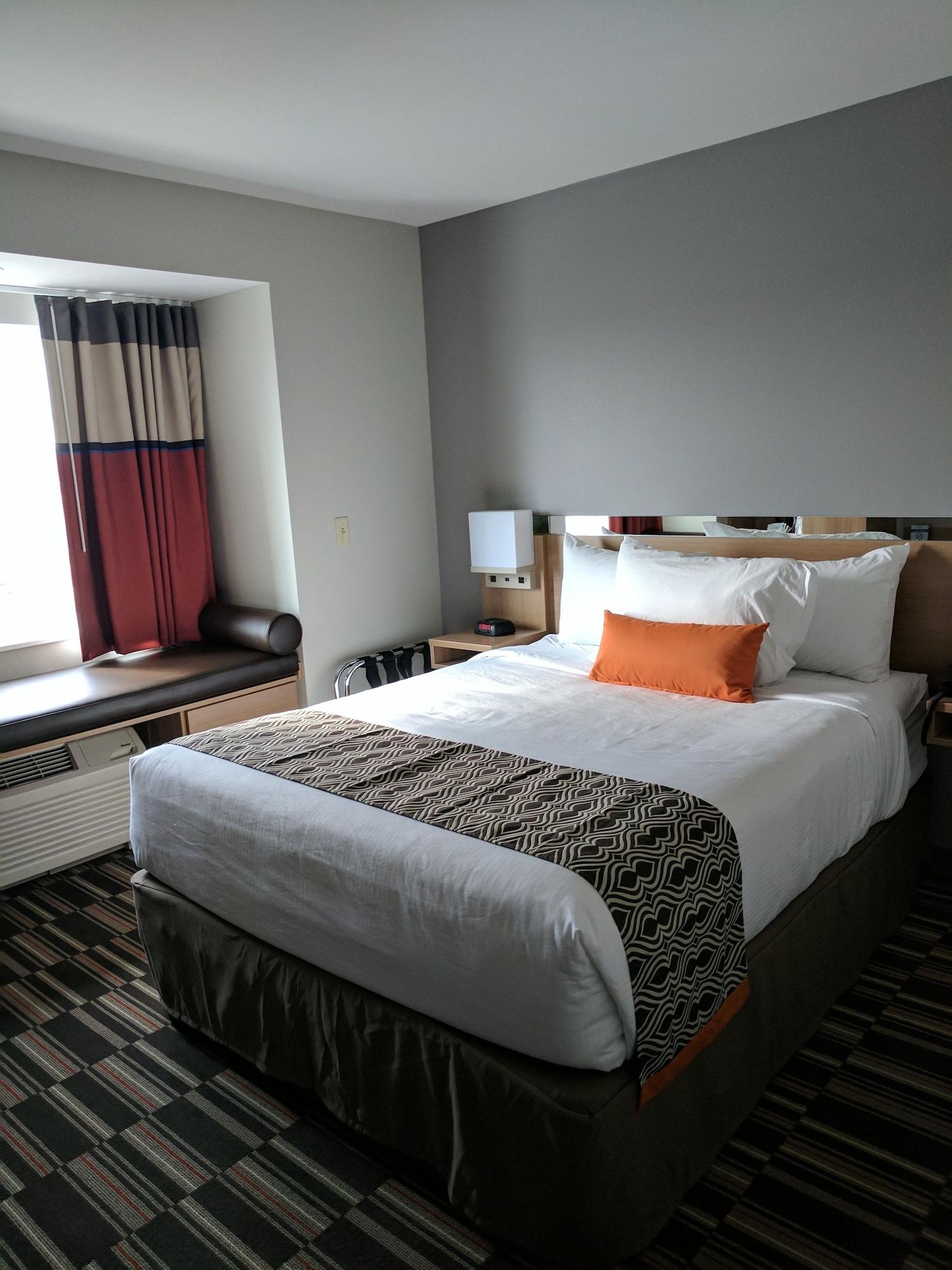Microtel Inn & Suites By Wyndham Кларион Экстерьер фото