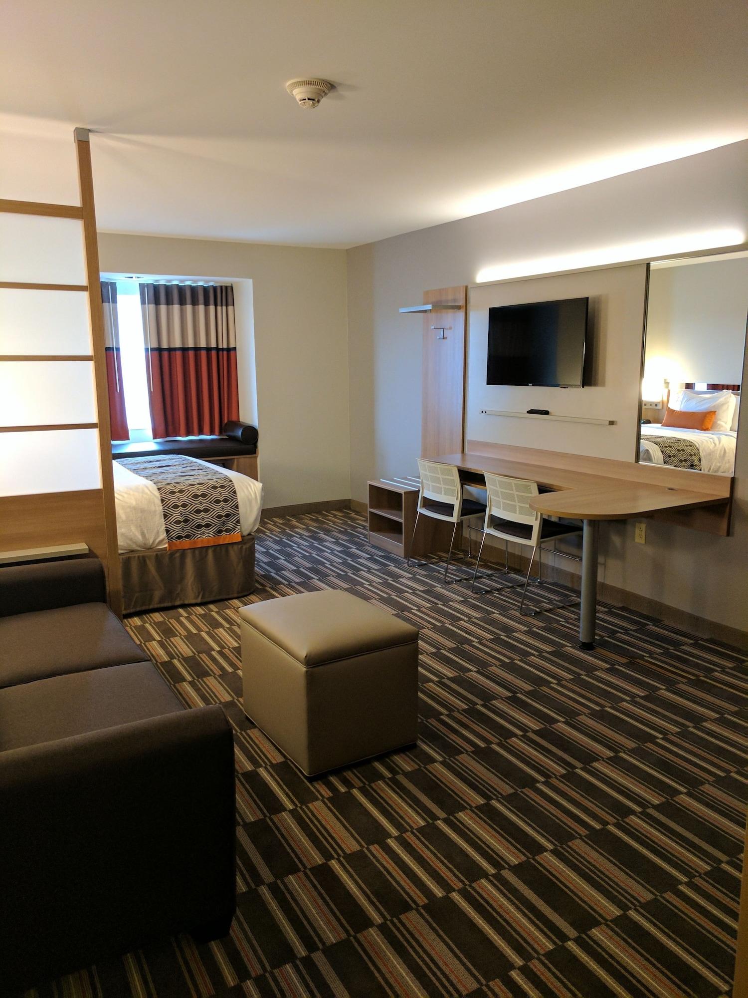 Microtel Inn & Suites By Wyndham Кларион Экстерьер фото