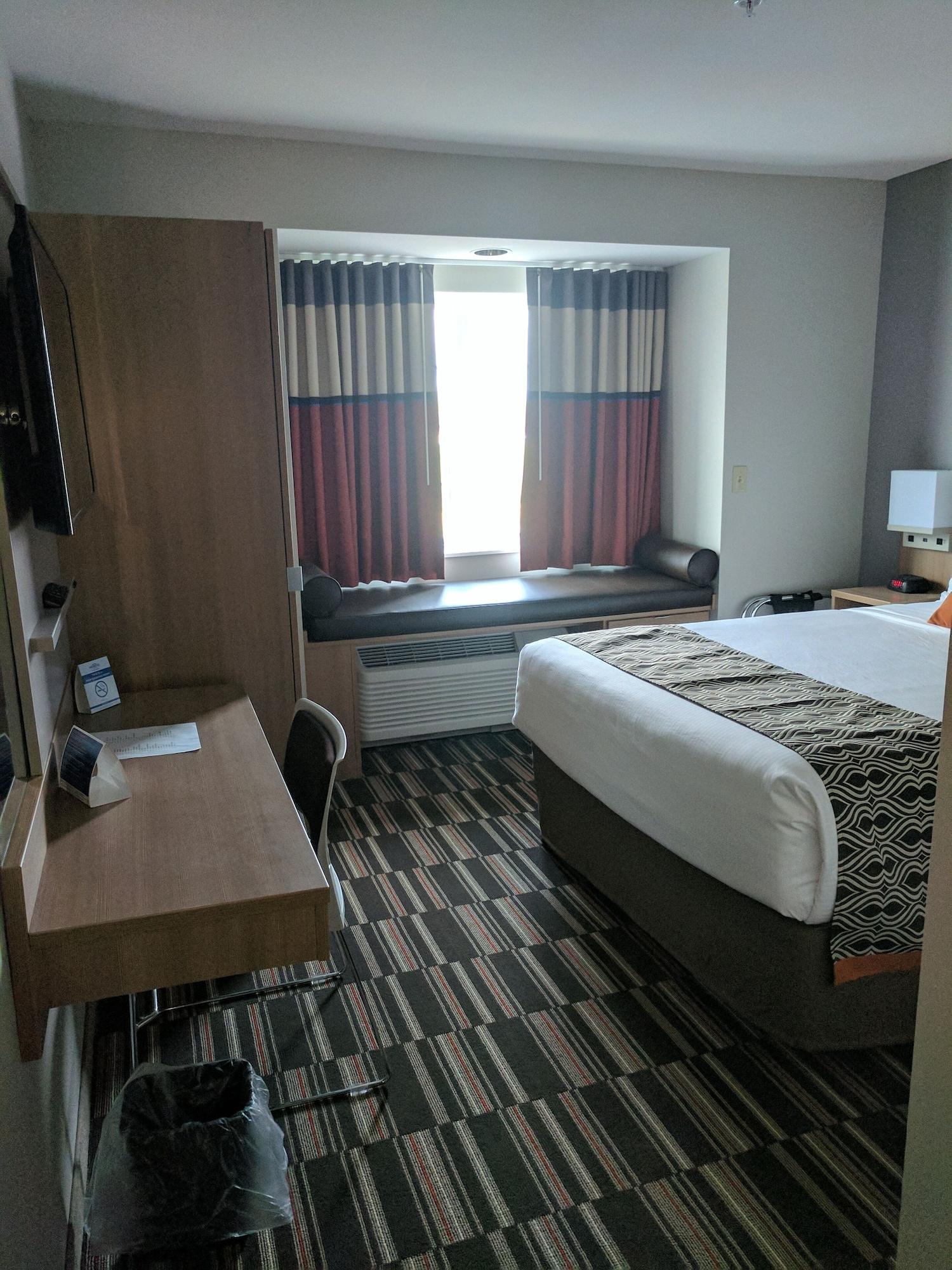 Microtel Inn & Suites By Wyndham Кларион Экстерьер фото
