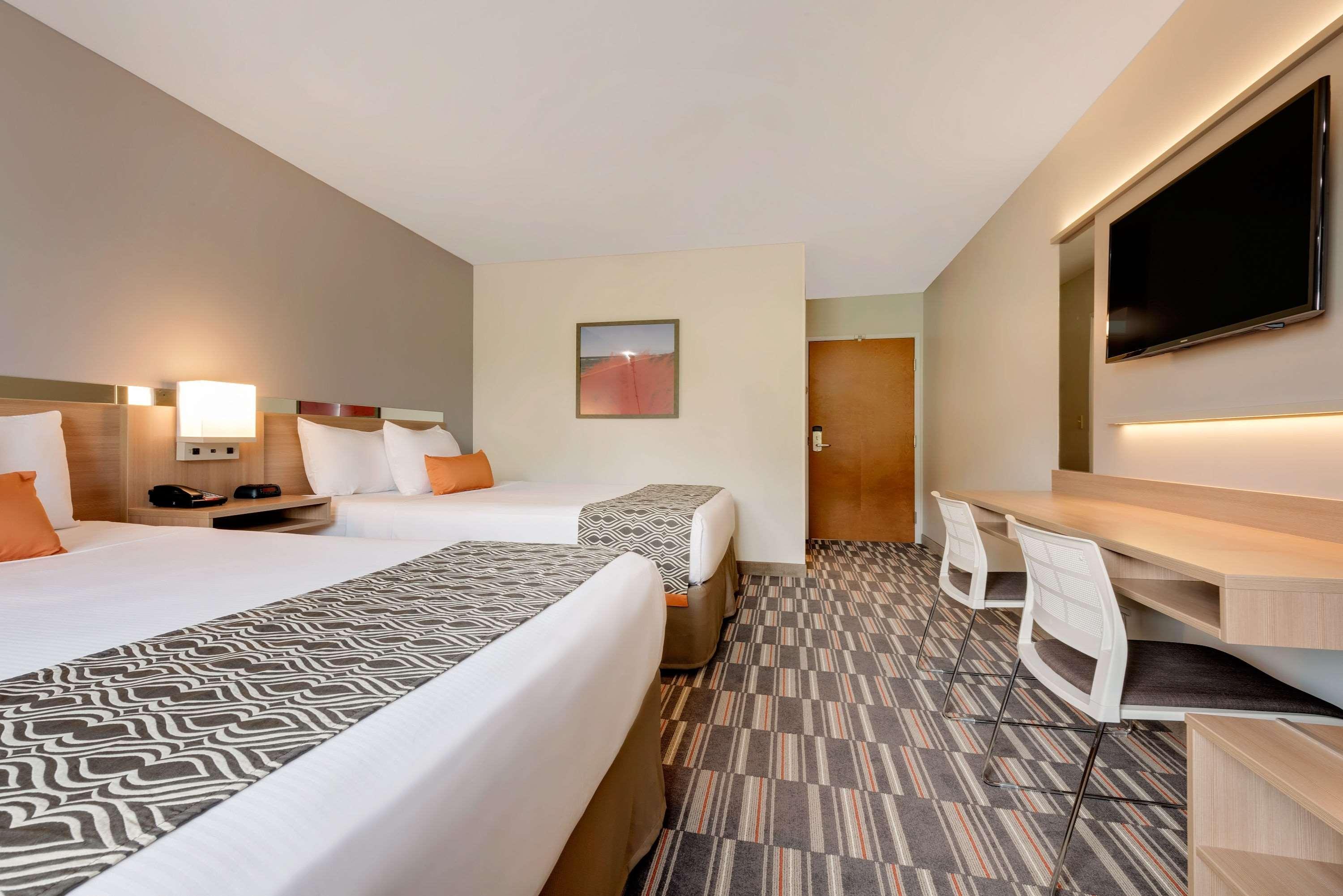 Microtel Inn & Suites By Wyndham Кларион Экстерьер фото