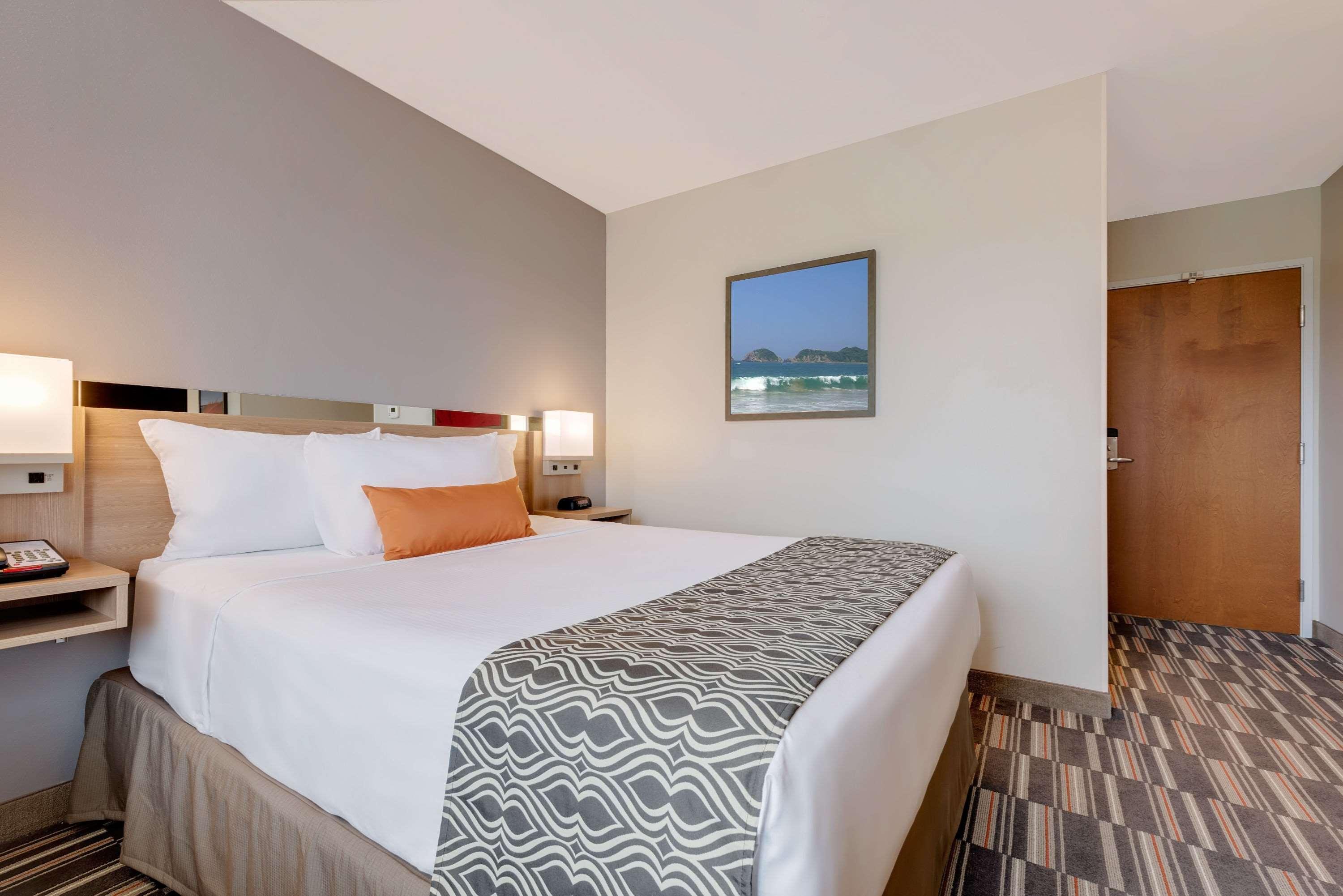 Microtel Inn & Suites By Wyndham Кларион Экстерьер фото