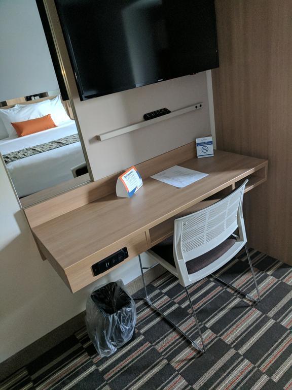 Microtel Inn & Suites By Wyndham Кларион Экстерьер фото