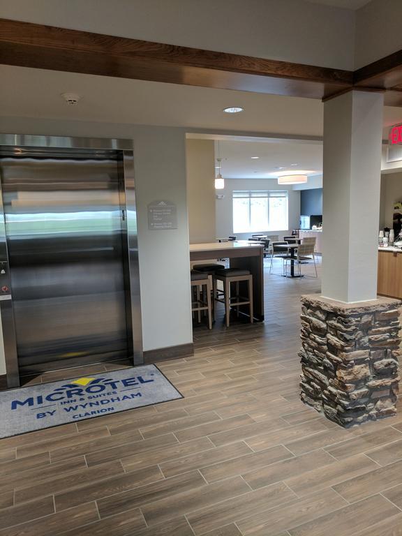 Microtel Inn & Suites By Wyndham Кларион Экстерьер фото