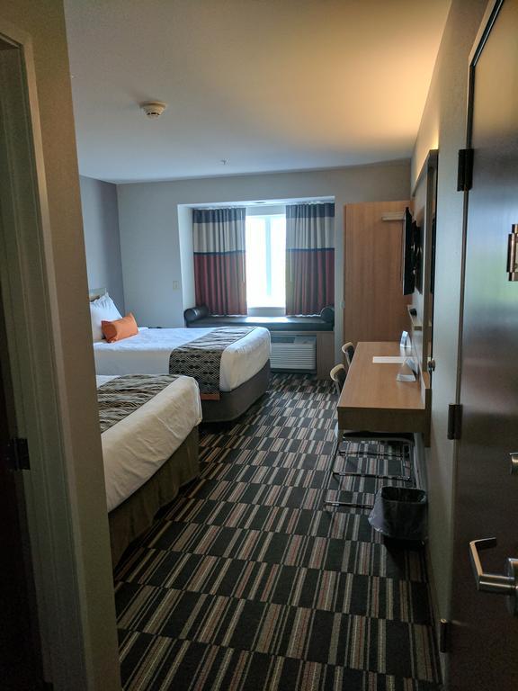 Microtel Inn & Suites By Wyndham Кларион Экстерьер фото