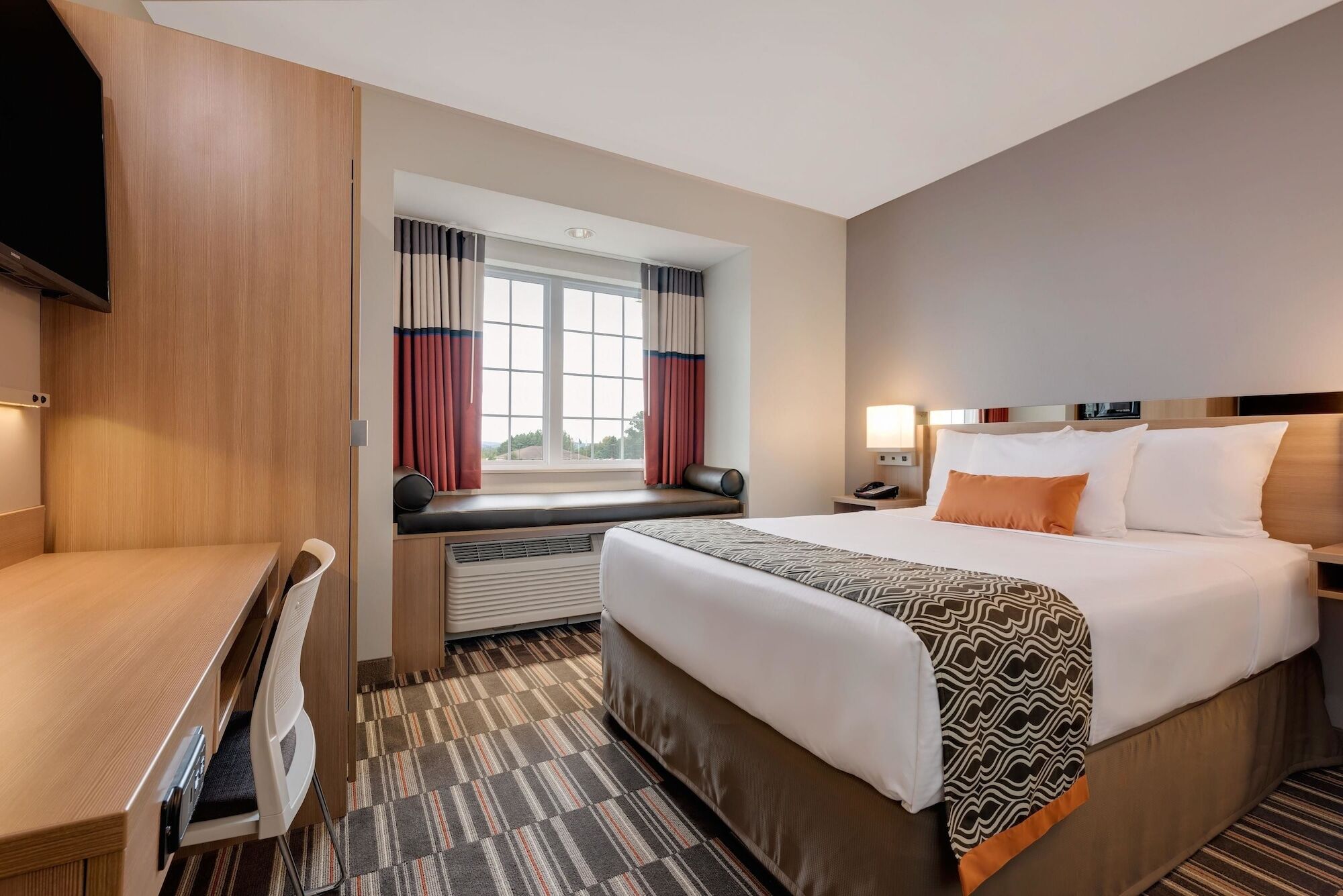 Microtel Inn & Suites By Wyndham Кларион Экстерьер фото
