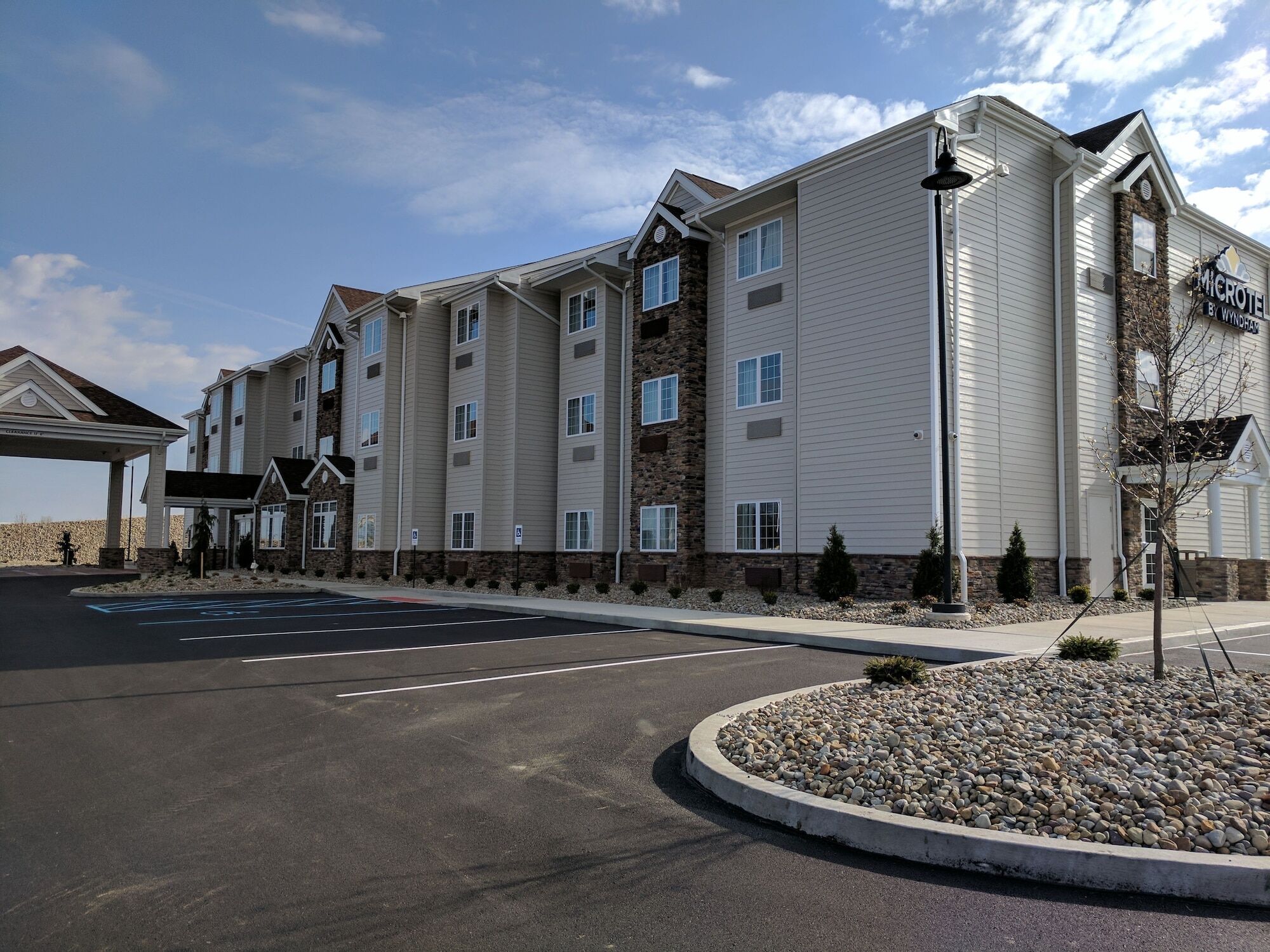 Microtel Inn & Suites By Wyndham Кларион Экстерьер фото